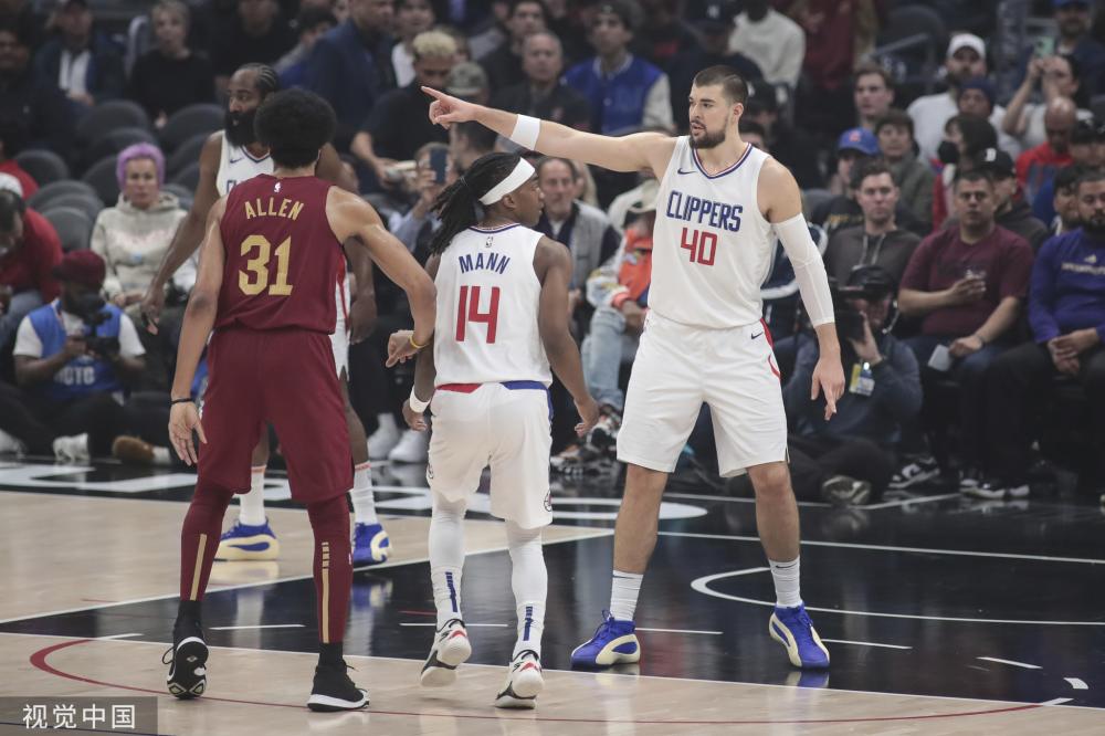 他多次扮演 他多次扮演